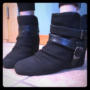 Woman’s Aldo wedge ankle booties